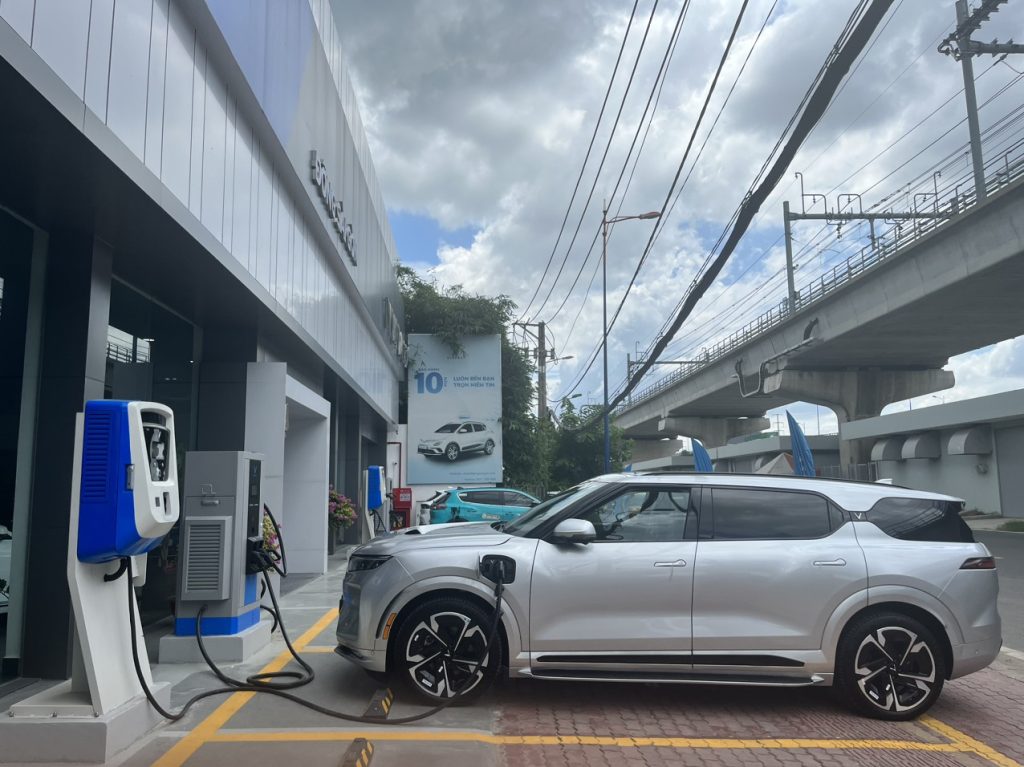 Thông báo điều chỉnh chi phí sạc xe điện tại các trạm sạc công cộng VinFast